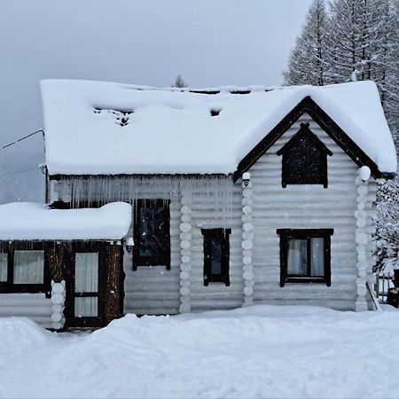 Mountain White House Гостинний Двір Hotel Mykulychyn Exterior photo